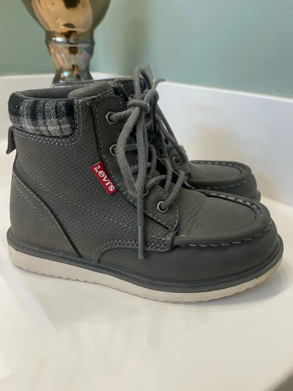 Levis comfortable grey